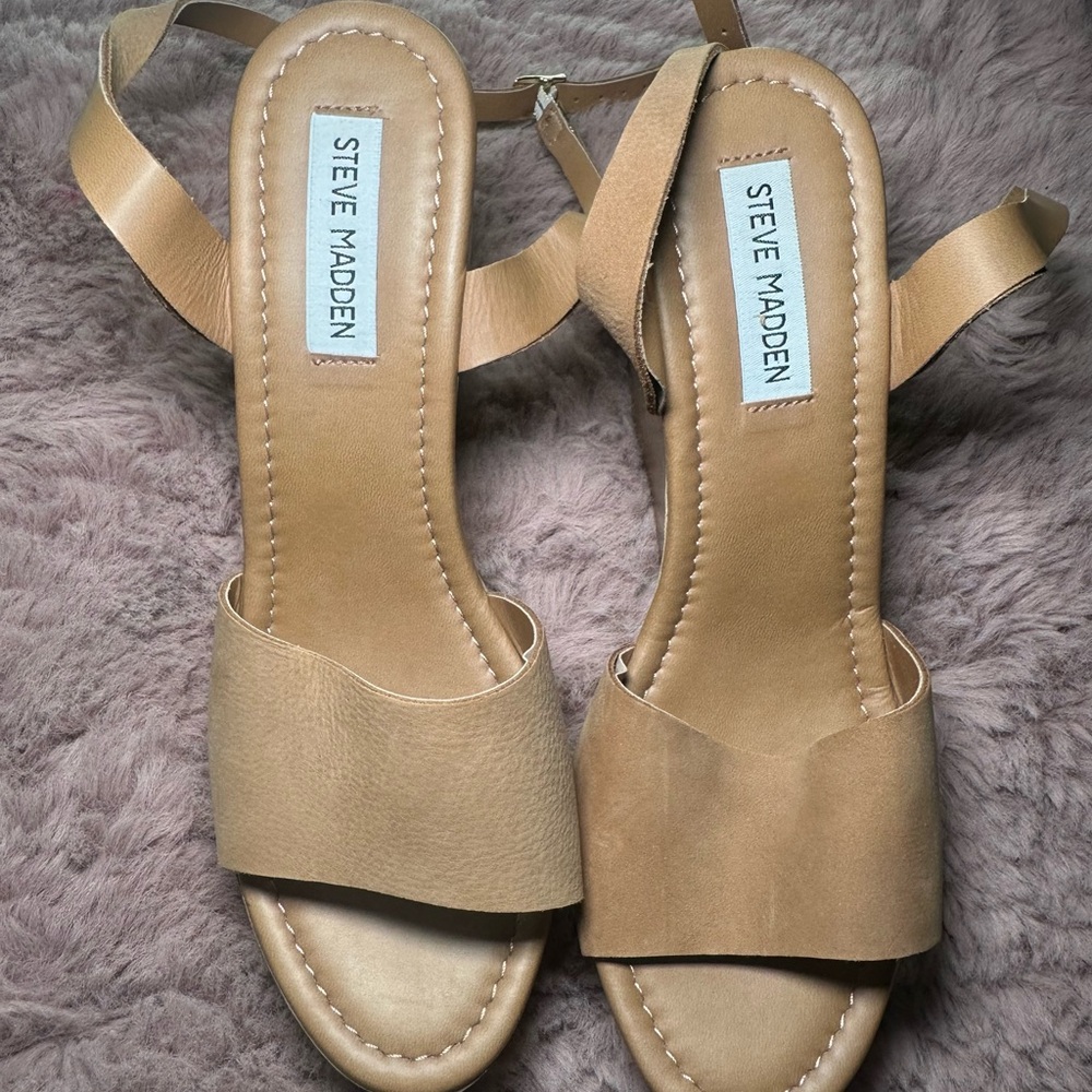 Steve Madden Tan Open-Toe Ankle Strap Sandals